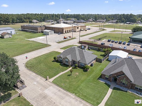 3rd image of 60 Fernwood Dr