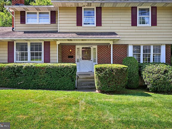 2nd image of 323 Stamford Dr
