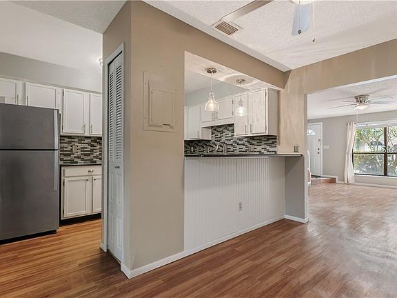 3rd image of 1359 Casa Park Cir