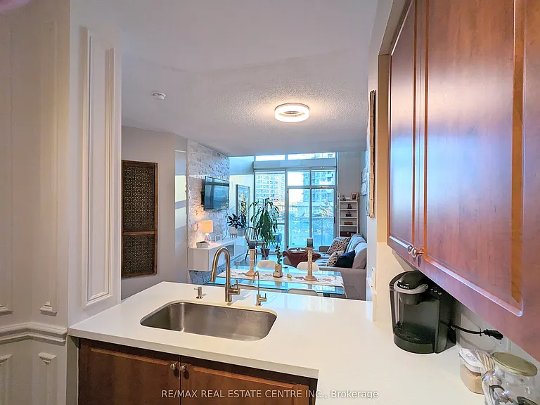 220 Burnhamthorpe Rd W #711 — Photo 10