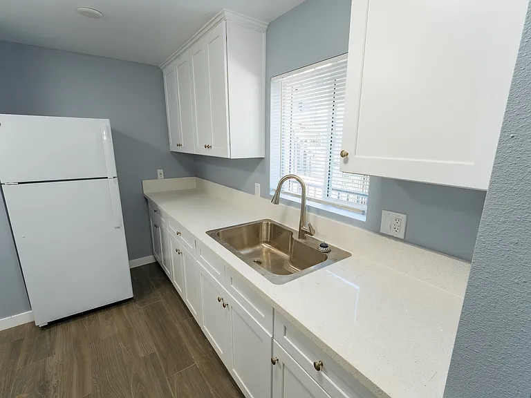 10374 Long Beach Blvd #1M — Photo 14