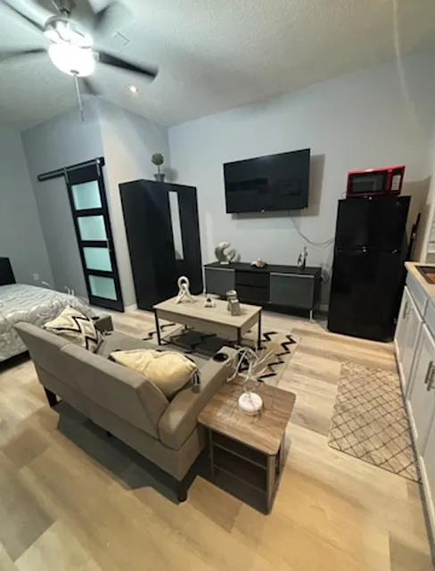 Beautiful Furnished Studio in Central Location — Photo 4