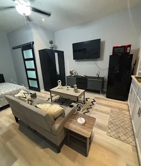 161 Southampton Dr #B — Photo 4