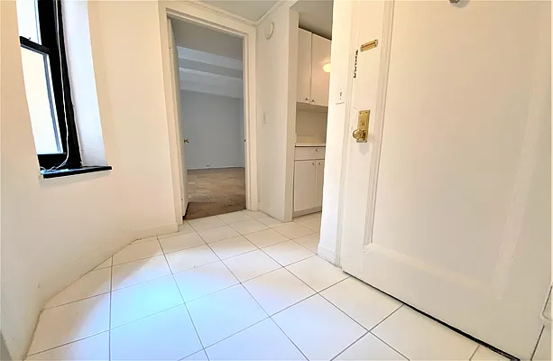 Rented by Manhattan Realty Group | media 11