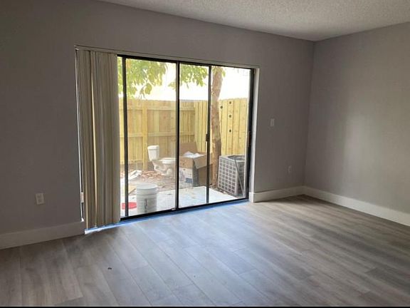 5th image of 9473 Palm Cir N
