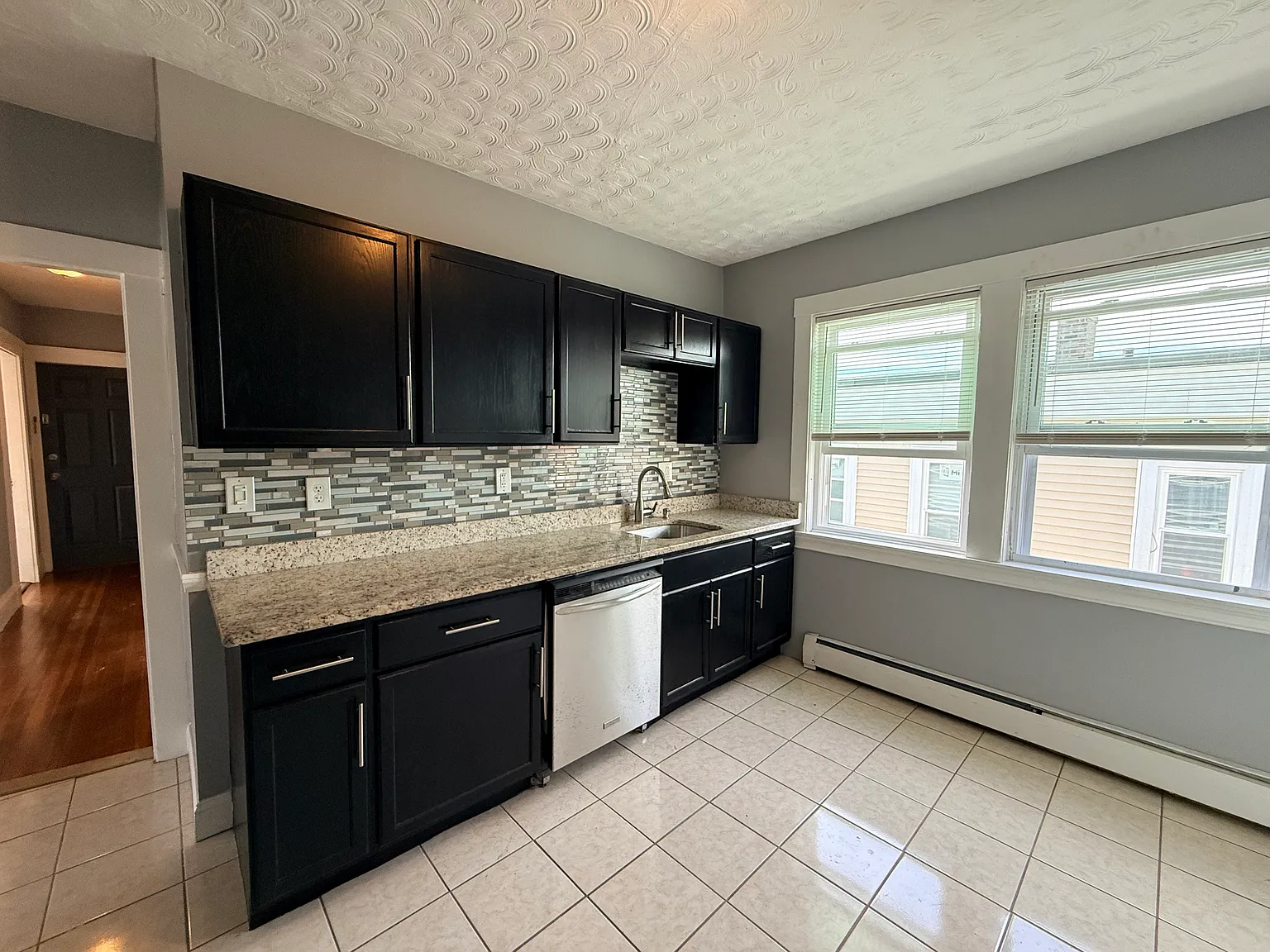 3 bed, 1100 sqft, $2,800 — Photo 4