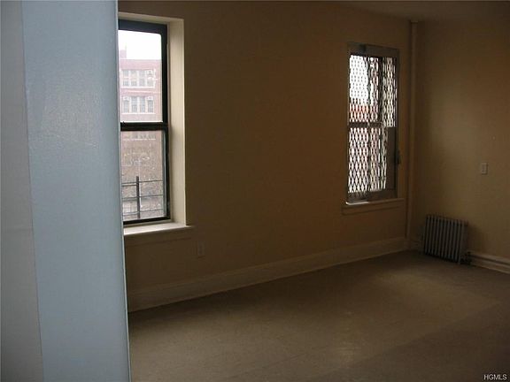 2nd image of 2016 Marmion Ave APT 4D