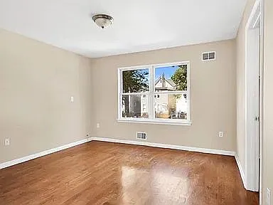 3 bed, 1280 sqft, $2,500 — Photo 4
