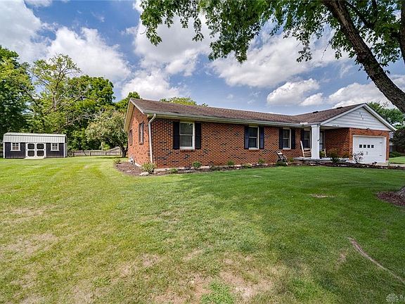 4th image of 629 W Crescent Ln