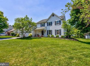54 Cypress Dr, Leola, PA