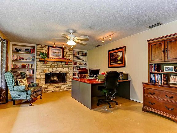 3rd image of 511 Ancient Oaks Dr