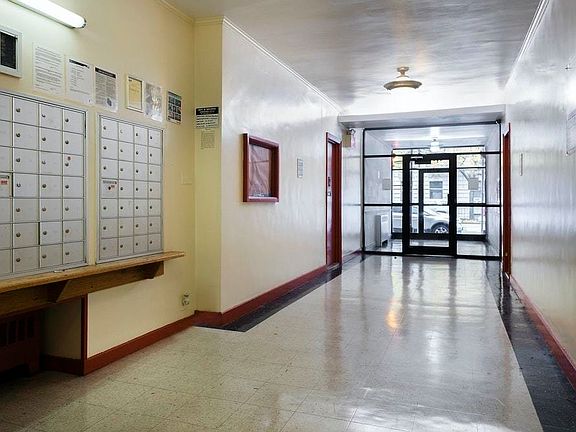 4th image of 2753 Broadway #C17