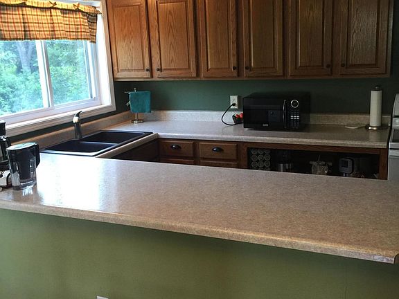 3rd image of 815 Linden Dr