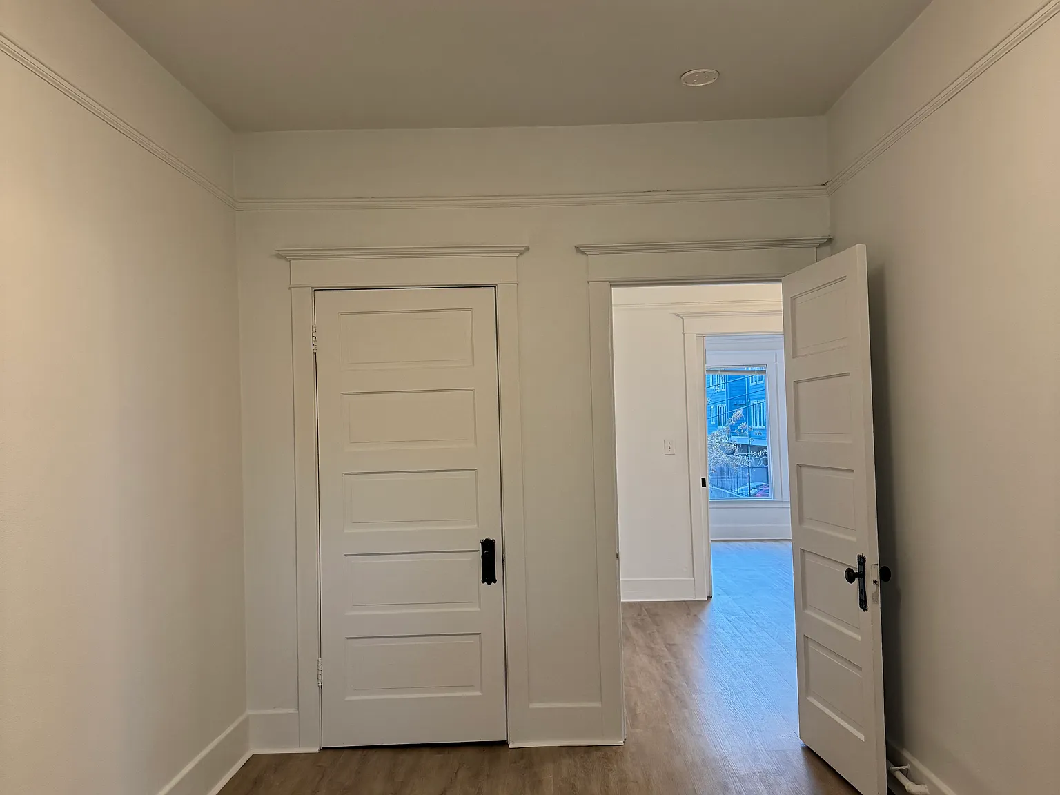 2 bed, 750 sqft, $2,500 — Photo 3