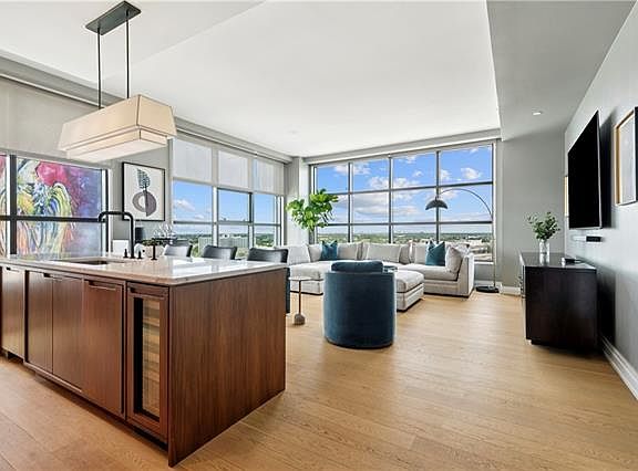 5th image of 1001 Julia St APT 12B