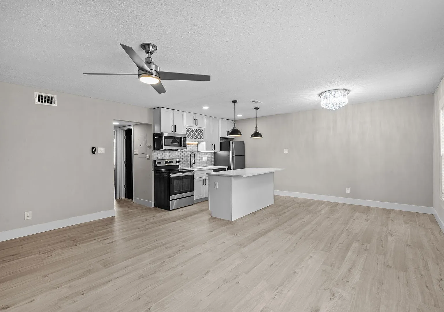 Anic - Kirkwood Manor Condominiums — Photo 4