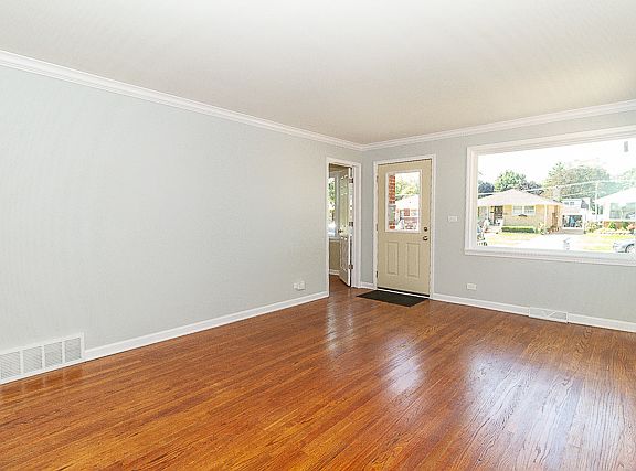 4th image of 323 51st Ave