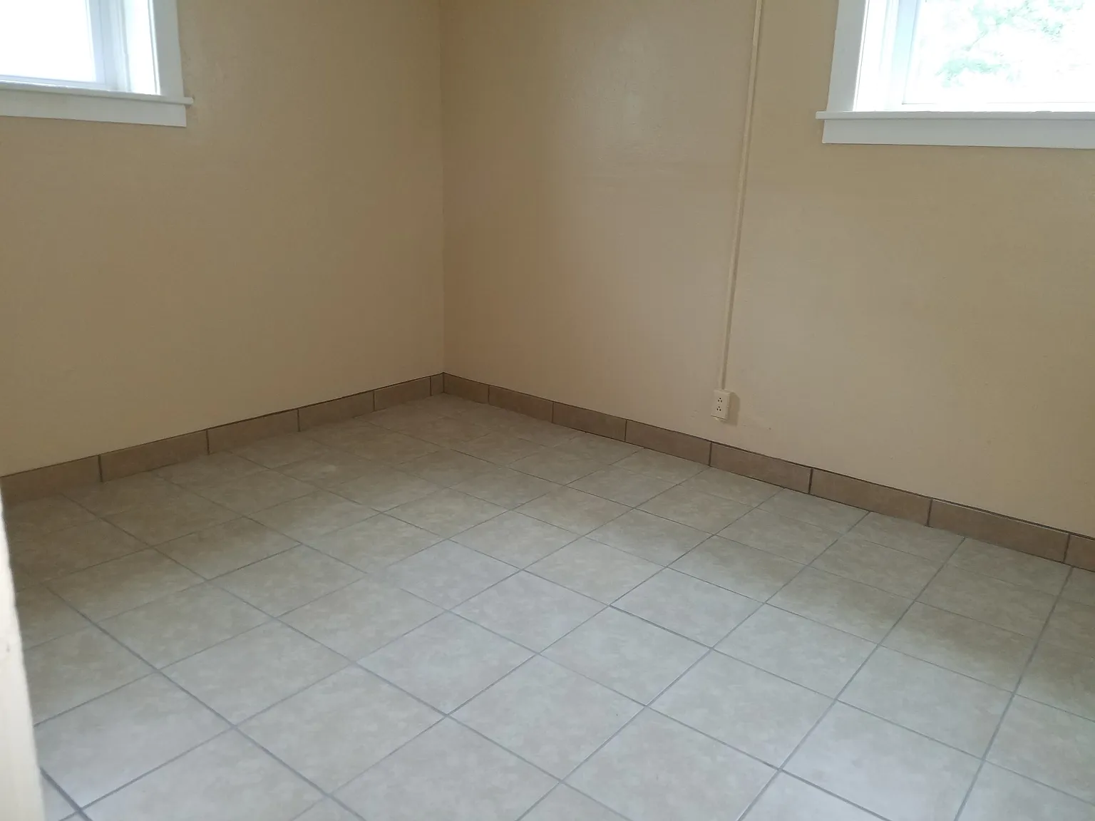 2 bed, 825 sqft, $1,000 — Photo 2
