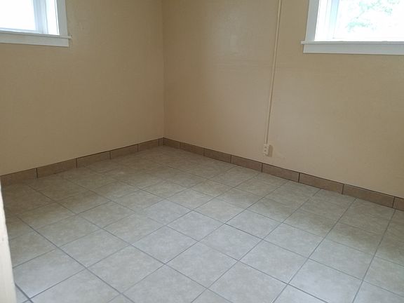 2nd image of 2922 Jackson St APT 13