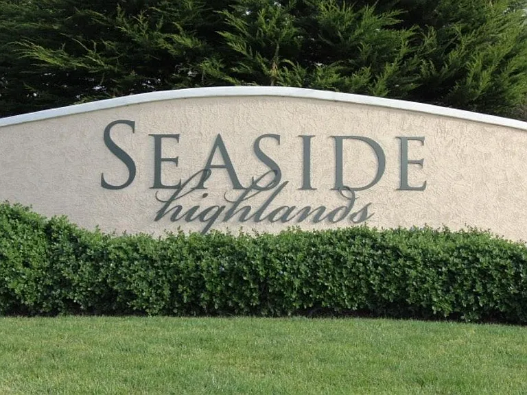 5005 Beach Wood Dr — Photo 24