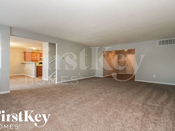 3rd image of 1403 Round Lake Rd