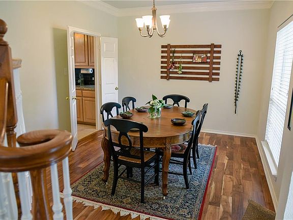 5th image of 2607 Creekbend Dr