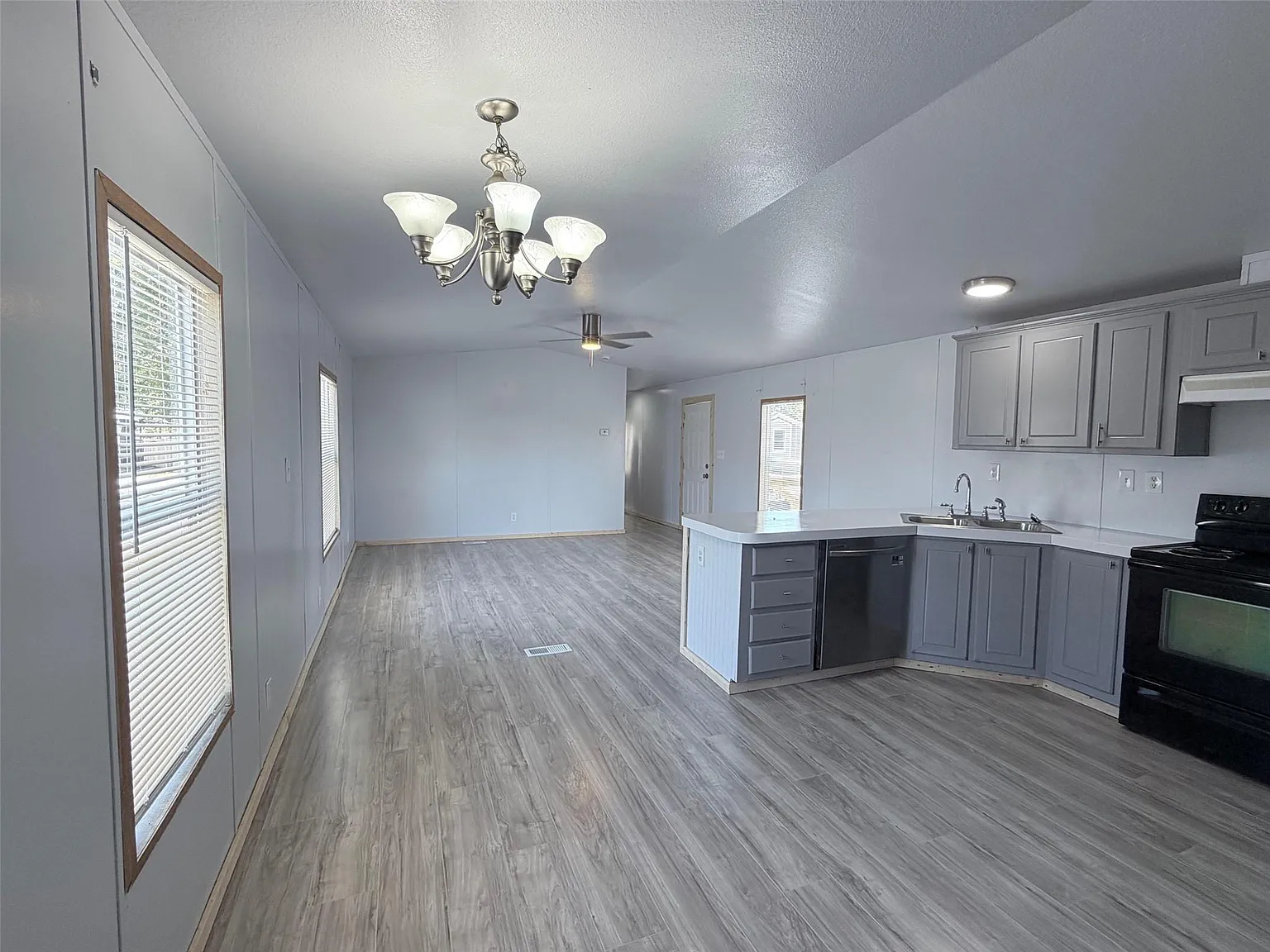 3 bed, 2.0 bath, 1216 sqft, $1,495 — Photo 4