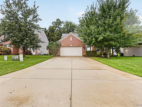 3rd image of 1371 Callaway Ct