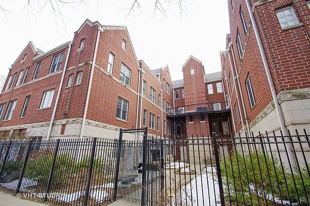1st image of 3953 N Hermitage Ave #C