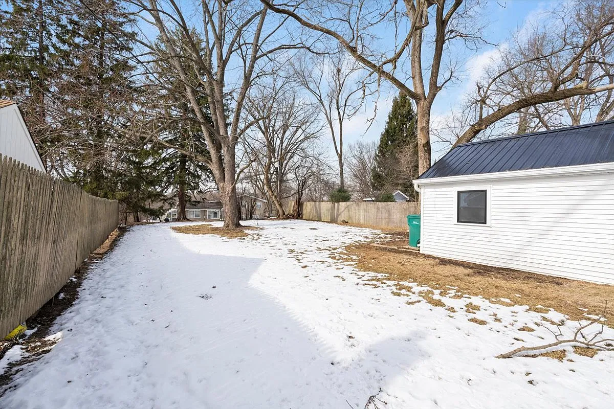 3 bed, 1450 sqft, $3,095 — Photo 3