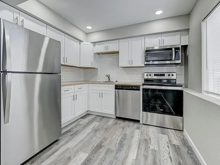1495 Manitou Blvd — Photo 10