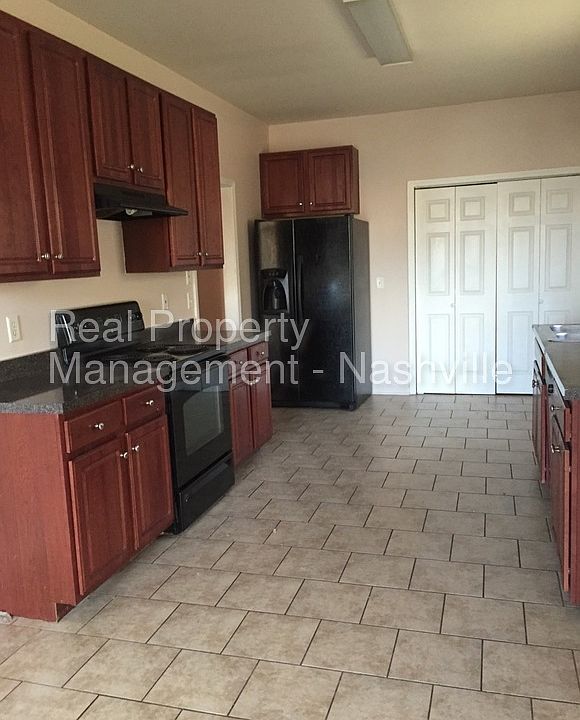 2nd image of 208 Flint Ridge Ct #B