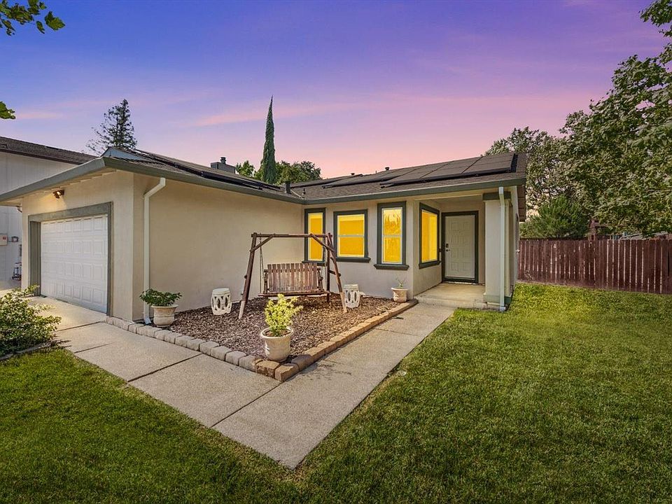 1st image of 300 Kingsland Drive
