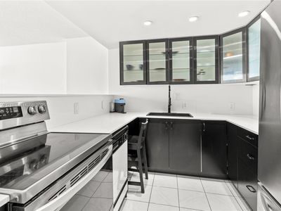 100 Bayview Dr #1502, Sunny Isles Beach, FL, 33160