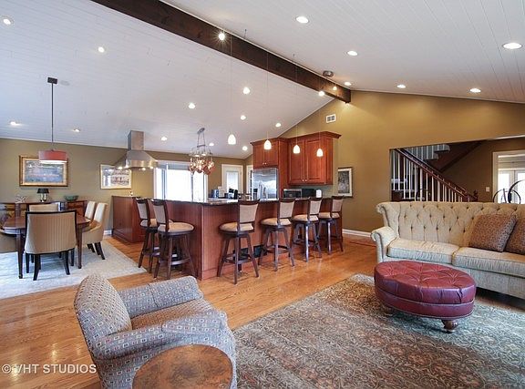 4th image of 1375 Carol Ln