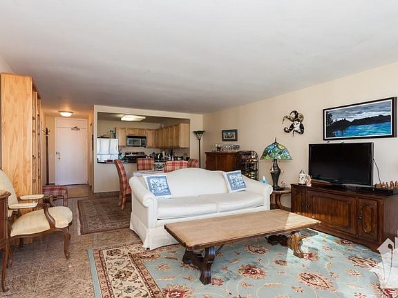 5th image of 525 W Hawthorne Pl #2104JF