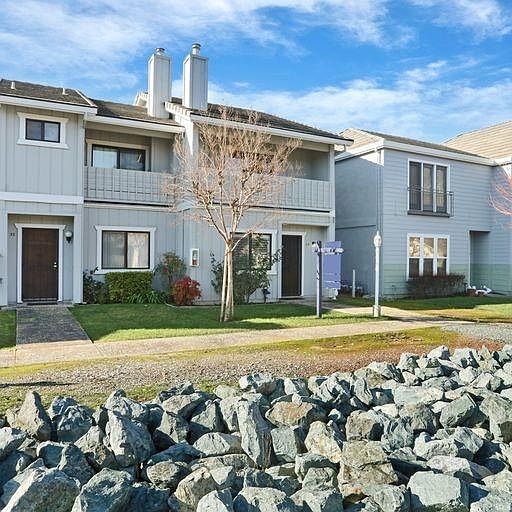1st image of 747 Saint Andrews Dr APT 2D