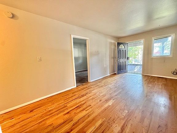 3rd image of 806 W 12th Ave