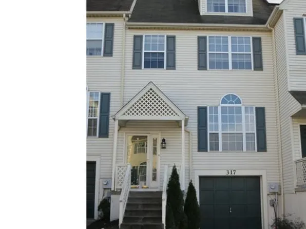 317 Thyme Ln, Philadelphia, PA 19128