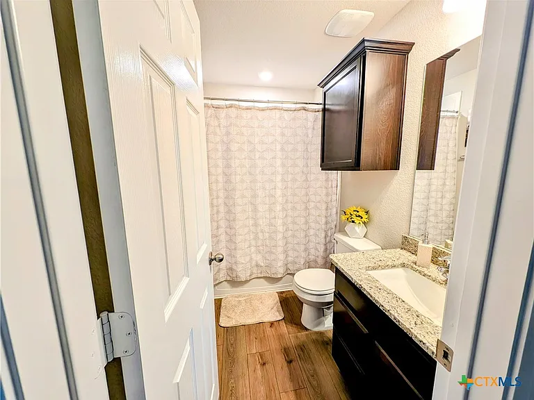 305 Bobby Lou Ln — Photo 8