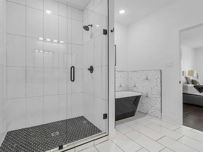 407 Dubois Ave — Photo 33