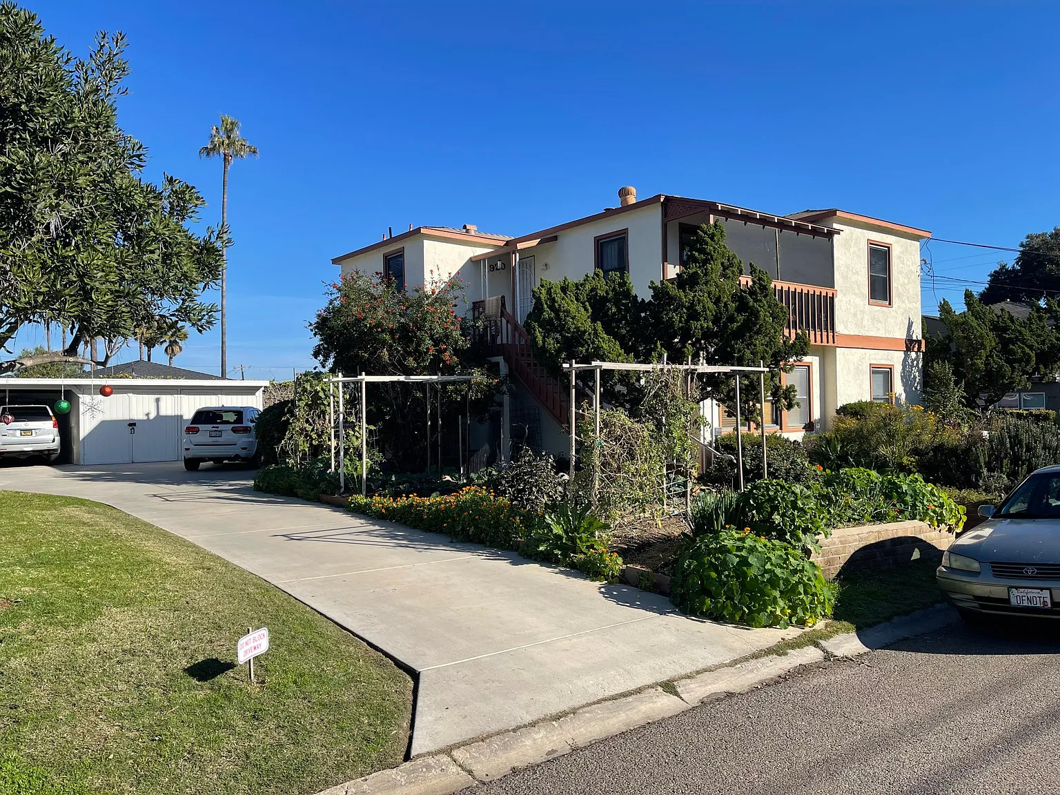2 bed, 900 sqft, $3,295 — Photo 3