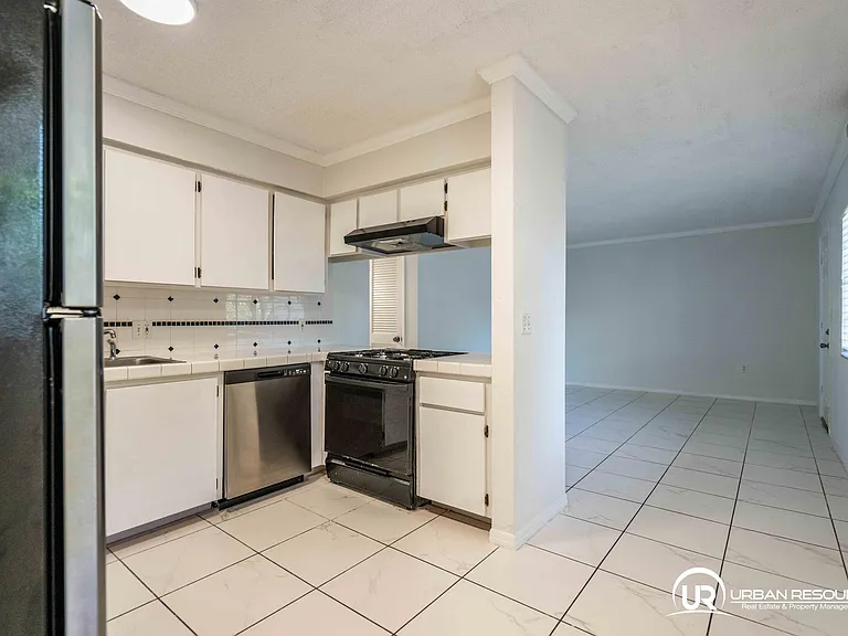 3265 Virginia St #18 — Photo 14