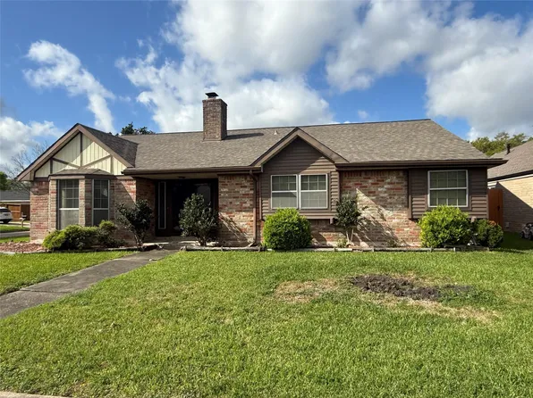 214 Kings Ct, Stafford, TX 77477
