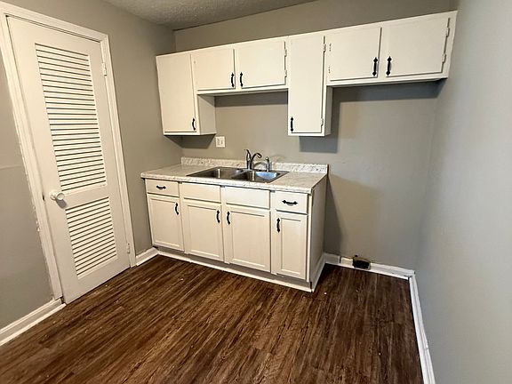 5th image of 1708D6 Jennifer Rd #D6