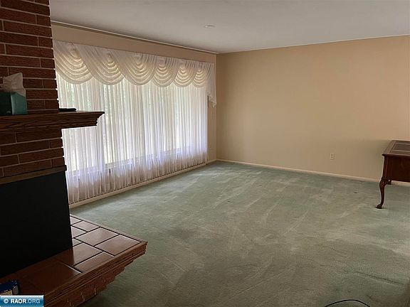 4th image of 3806 Berg Rd