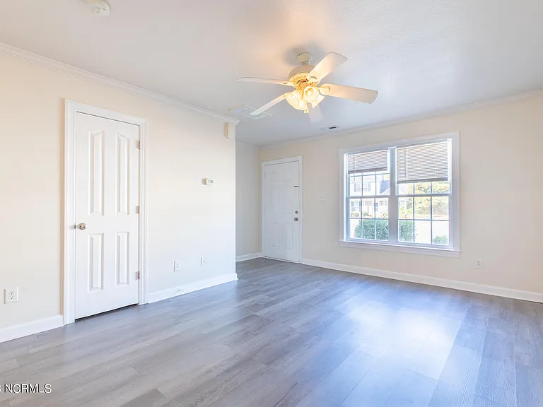 401 Springwood Dr — Photo 7