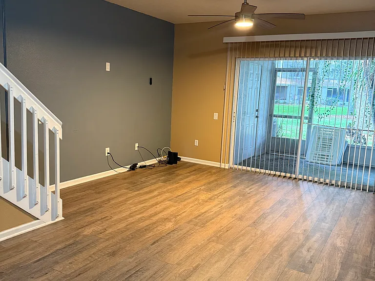 1090 Vineland Pl — Photo 9