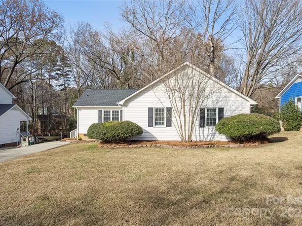 709 Bellows Ln, Charlotte, NC 28270