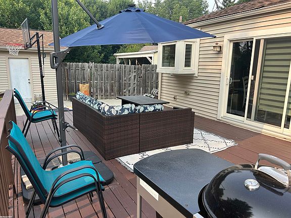 4th image of 41575 Cimarron St
